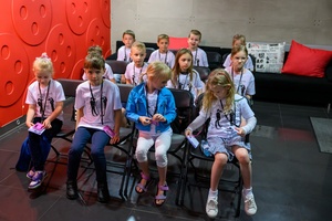 39. TNF: Dzień 4 (2.06.2025) - Jury Dziecięce 39. TNF w klubie festiwalowym w Marzeniu