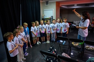 39. TNF: Dzień 4 (2.06.2025) - Jury Dziecięce 39. TNF w klubie festiwalowym w Marzeniu