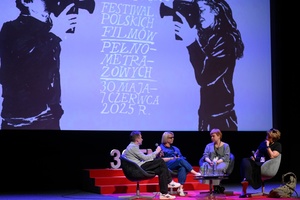 39. TNF: Dzień 4 (2.06.2025) - Na scenie Marzenia Kuba Armata prowadzący spotkanie z reżyserką Małgorzatą Imielską, Gosia, główna bohaterka filmu "Posłuchaj, co ci chcę powiedzieć" i jej mamą