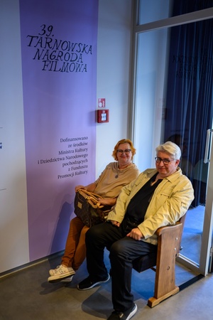 39. TNF: Dzień 5 (3.06.2025) - W hallu Marzenia widzowie w oczekiwaniu na wejście do sali kinowej