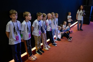 39. TNF: Dzień 5 (3.06.2025) - Jury Dziecięce w sali Marzenia przed projekcją Filmów Młodego Widza