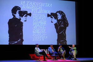 39. TNF: Dzień 5 (3.06.2025) - Na scenie od lewej: Artur Zaborski, Waldemar Kulej, scenarzysta Rafał Lipski, aktor Andrzej Chyra podczas spotkania z widzami