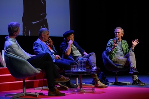 39. TNF: Dzień 5 (3.06.2025) - Na scenie od lewej: Artur Zaborski, Waldemar Kulej, scenarzysta Rafał Lipski, aktor Andrzej Chyra podczas spotkania z widzami