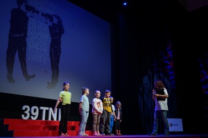 39. TNF: Dzień 5 (3.06.2025) - Na scenie Marzenia Magdalena Trusz prowadząca animacje, gry i zabawy dla dzieci