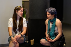 39. TNF: Dzień 7 (5.06.2025) - W hallu kina wolontariusze 39. TNF