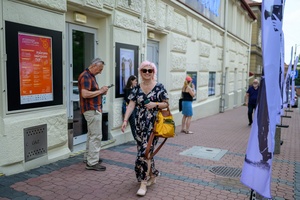 39. TNF: Dzień 7 (5.06.2025) - Festiwalowa publiczność przybywająca do Marzenia na projekcję konkursową