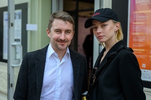 39. TNF: Gala Wręczenia Nagród (7.06.2025) - Przed wejściem do kina dyr. artystyczny TNF Kuba Armata z jurorką Kamilą Urzędowską