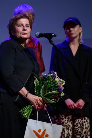 39. TNF: Gala Wręczenia Nagród (7.06.2025) - Na scenie Małgorzata Imielska dziękująca za wręczoną nagrodę, w tle Kamila Urzędowska