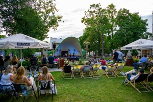 ZDEARZENIA 2025: Renata Przemyk - Amfiteatralna publiczność podczas koncertu