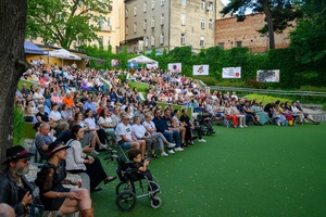ZDEARZENIA 2025: Renata Przemyk - Amfiteatralna publiczność podczas koncertu