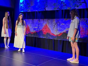 Spektakl "Piekło-niebo" - Aktorzy na scenie w trakcie spektaklu