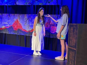 Spektakl "Piekło-niebo" - Aktorzy na scenie w trakcie spektaklu