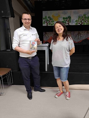 Turniej eliminacyjny Carcassonne 2025 - Zdobywca drugiego miejsca - Paweł Szwast z koordynatorką Magdaleną Trusz