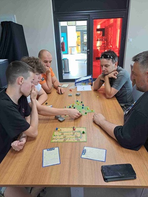 Turniej eliminacyjny Carcassonne 2025 - Gracze podczas rozgrywki turniejowej