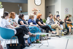 „Kompozycja miejska” - warsztaty ceramiczne - Uczestnicy podczas spotkania z Otto Schierem