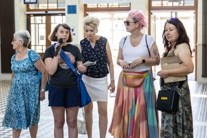 Spójrz pod nogi - opowieści z poziomu tarnowskich posadzek - Uczestnicy spaceru podczas trasy