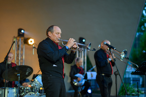 Starówka Jazz Festival 2025 - Koncert I - Na scenie tarnowskiego amfiteatru Five O'Clock Orchestra