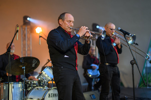 Starówka Jazz Festival 2025 - Koncert I - Na scenie tarnowskiego amfiteatru Five O'Clock Orchestra