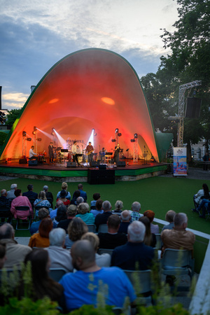 Starówka Jazz Festival 2025 - Koncert II - Stanula Sekstet na scenie amfiteatru letniego