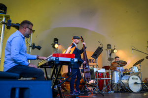 Starówka Jazz Festival 2025 - Koncert II - Stanula Sekstet na scenie amfiteatru letniego