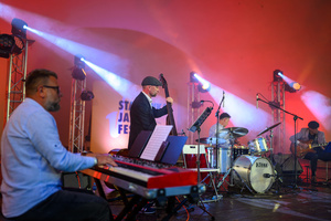 Starówka Jazz Festival 2025 - Koncert II - Stanula Sekstet na scenie amfiteatru letniego