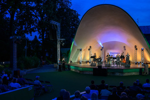 Starówka Jazz Festival 2025 - Koncert III - South Silesian Brass Band na scenie tarnowskiego amfiteatru