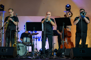 Starówka Jazz Festival 2025 - Koncert III - South Silesian Brass Band na scenie tarnowskiego amfiteatru
