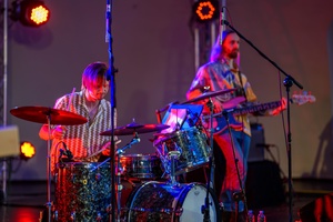 XX Był Sobie Blues: Natalia Sikora śpiewa Janis Joplin - Na amfiteatralnej scenie grający zespół Natalii Sikory