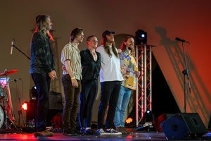 XX Był Sobie Blues: Natalia Sikora śpiewa Janis Joplin - Na amfiteatralnej scenie Natalia Sikora z zespołem kłaniający się tarnowskiej publiczności