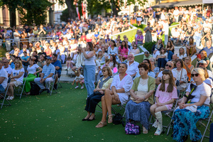 Koncert Polskiej Muzyki Rozrywkowej - Orkiestra Dęta Grupy Azoty S.A. i soliści - Licznie zgromadzona publiczność podczas koncertu