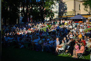 Koncert Polskiej Muzyki Rozrywkowej - Orkiestra Dęta Grupy Azoty S.A. i soliści - Licznie zgromadzona publiczność podczas koncertu