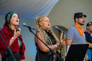 Szanty na Starówce: Kliper Marzenie, North Cape - Na scenie występ zespołu Kliper Marzenie