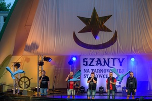 Szanty na Starówce: Kliper Marzenie, North Cape - Na scenie zespół wokalny North Cape obchodzący swoje 30-lecie istnienia