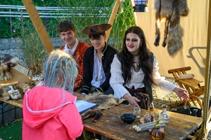 Szanty na Starówce: Kliper Marzenie, North Cape - Stoisko pirackiej grupy rekonstrukcyjnej w Amfiteatrze