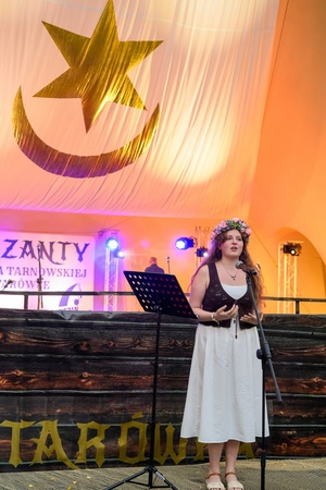 Szanty na Starówce: Aqua Marina, Mechanicy Szanty - Laureatka przeglądu Tarnów Ma Głos śpiewająca pomiędzy występami