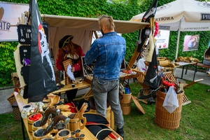 Szanty na Starówce: Aqua Marina, Mechanicy Szanty - Kramik grupy rekonstrukcyjnej na terenie Amfiteatru