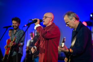 Rock na Starówce - Na scenie wszyscy zaproszeni do udziału w koncercie wokaliści we wspólnej piosence na finał