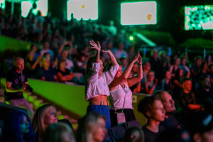 Rock na Starówce - Amfiteatralna publiczność podczas koncertu