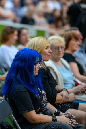 Rock na Starówce - Amfiteatralna publiczność w oczekiwaniu na koncert