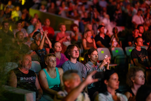Rock na Starówce - Amfiteatralna publiczność podczas koncertu