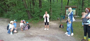 Spacer przyrodniczy dla dzieci - Uczestnicy podczas spaceru