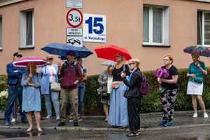 Skoki przez epoki - jak poznawać czas po stylach i detalach architektonicznych? - Uczestnicy podczas spaceru