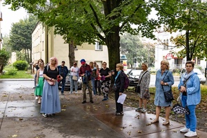 Skoki przez epoki - jak poznawać czas po stylach i detalach architektonicznych? - Uczestnicy podczas spaceru