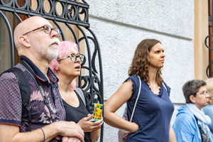 Skoki przez epoki - jak poznawać czas po stylach i detalach architektonicznych? - Uczestnicy podczas spaceru