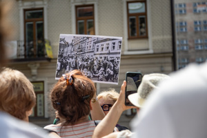 Odmienne lecz codzienne - mozaiki, ceramika i rzeźby, bez których miasto nie byłoby sobą - Uczestnicy podczas spaceru