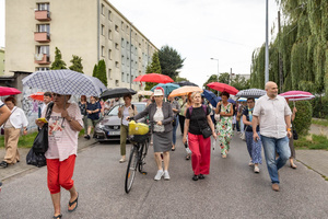 Odmienne lecz codzienne - mozaiki, ceramika i rzeźby, bez których miasto nie byłoby sobą - Uczestnicy podczas spaceru