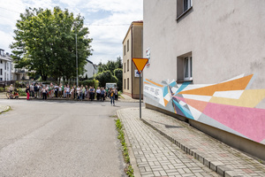 Odmienne lecz codzienne - mozaiki, ceramika i rzeźby, bez których miasto nie byłoby sobą - Uczestnicy podczas spaceru