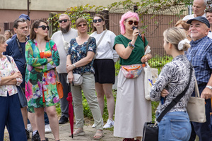 Odmienne lecz codzienne - mozaiki, ceramika i rzeźby, bez których miasto nie byłoby sobą - Uczestnicy podczas spaceru