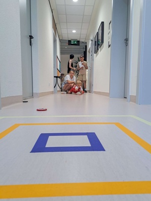 Olimpiada na górce - Uczestnicy podczas kurlingu