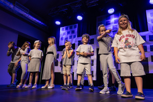 Spektakl "Dziób w dziób" - Mali aktorzy na scenie